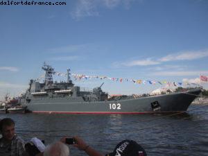 Parade de bateaux militaires -St Petersbourg - Notre 28eme croisière Atlantis (à bord de l'Eurodam)