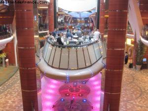 Bar et Ascenseur en même temps - Boardwalk - Notre 39eme croisière Atlantis (à bord de l'Allure of the seas)