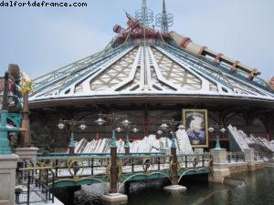 Disneyland Paris sous la neige