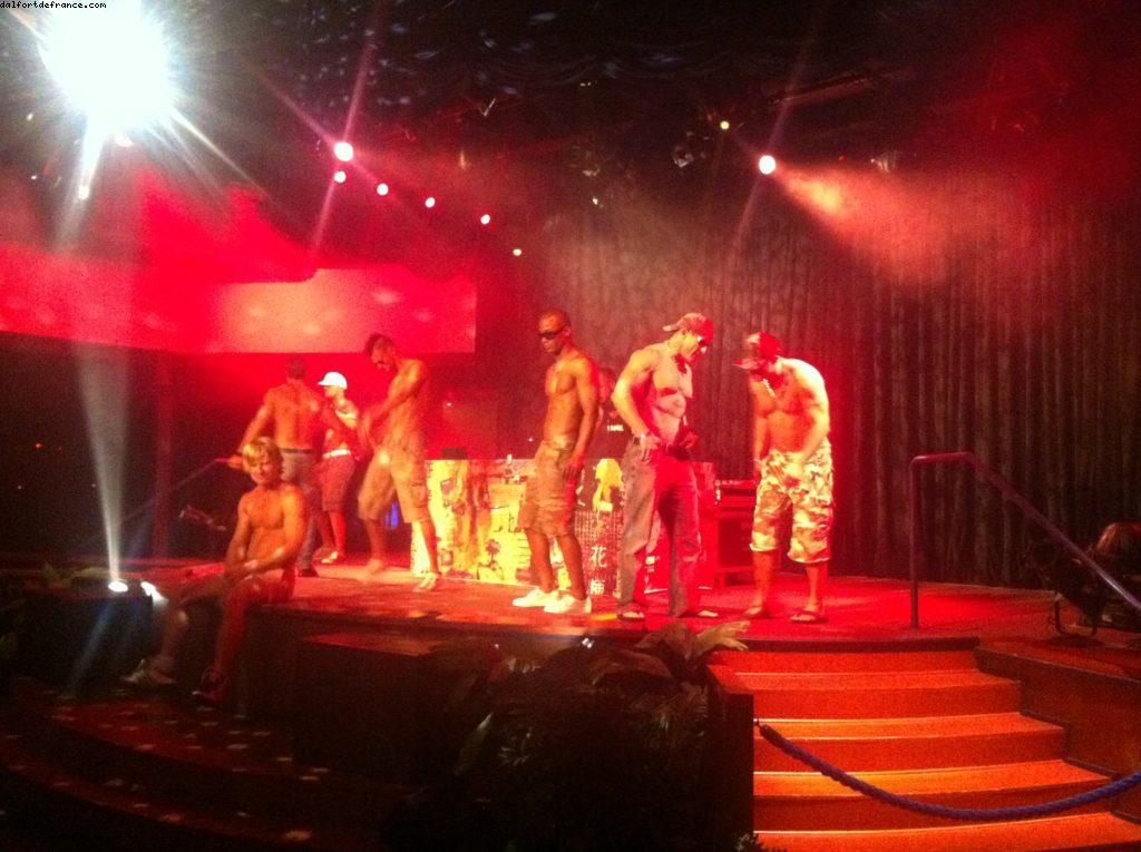 - Retro T Dance - Epcot - Walt Disney World