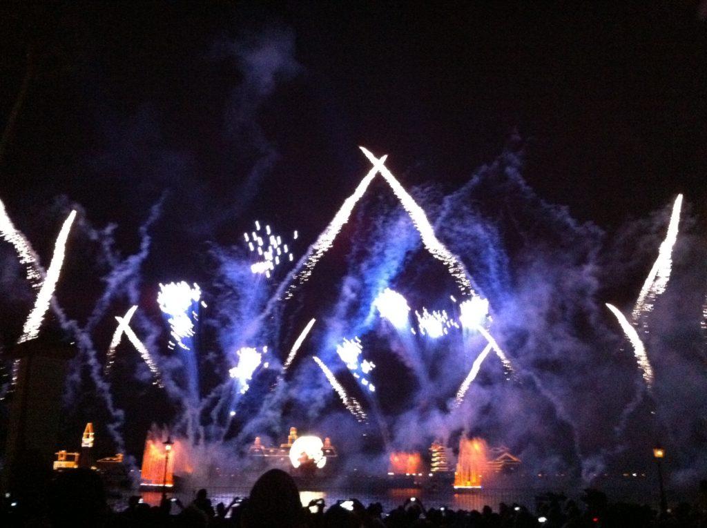 - Retro T Dance - Epcot - Walt Disney World