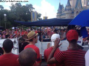 Gaydays @ Magic Kingdom - Tous en Rouge! - Walt Disney World