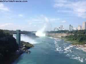 Traversée du pont de l'arc en ciel - Traversée de la frontière Canada-USA