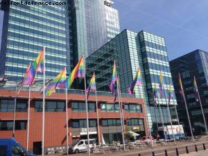 Port d'Amsterdam - j'adore le drapeau arc-en-ciel! 