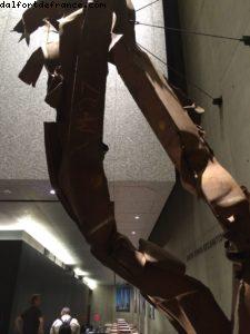 Poutrelle en acier de la façade de la tour nord - lieu d'impact avec le vol 11 - Musée du Mémorial des attentats du 11 septembre - World Trade Cent