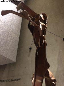 Poutrelle en acier de la façade de la tour nord - lieu d'impact avec le vol 11 - Musée du Mémorial des attentats du 11 septembre - World Trade Cent