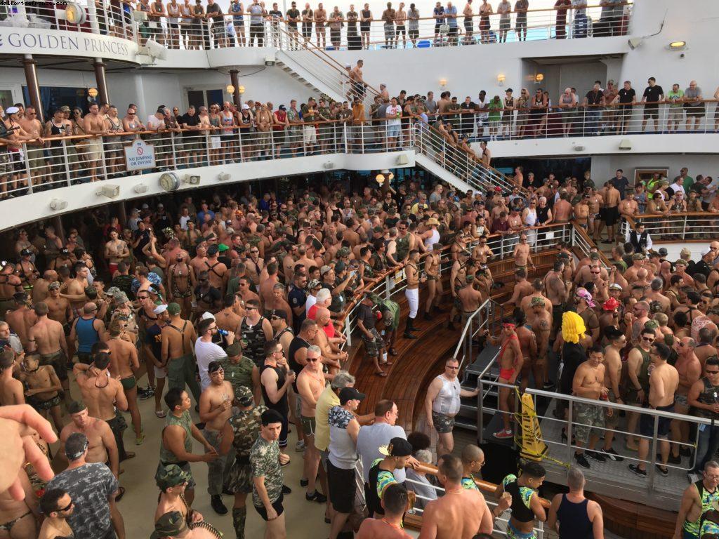 Dog Tag Tea Dance (Militaire) de la tempête Simon - Notre 51eme croisière Atlantis (à bord du Golden Princess)