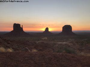 Lever de soleil - The View Hôtel - Monument Valley - Parc de la tribu des Navajos