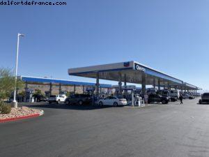 La plus grande station service du monde! - Driving from Las Vegas