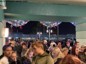 Premier jour de l'attraction 'Rises of the Resistance!' On est matinal, et nous ne sommes pas les seuls... - Galaxy Edge - Disney's Hollywood Studios 