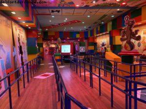 Premier jour de l'attraction 'Rises of the Resistance!' En attendant notre tour, on profites des autres attractions (pas d'attente!) Galaxy Edge - Dis