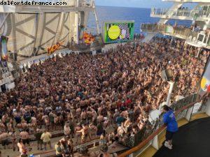 Dog Tag Tea Dance (Militaire) - Aquatheater Suite #8730 - Notre 75eme croisière Atlantis (Caraïbes) à bord de l'Oasis of the Seas