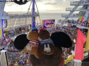 Character Tea Dance - Aquatheater Suite #8730 - Notre 75eme croisière Atlantis (Caraïbes) à bord de l'Oasis of the Seas