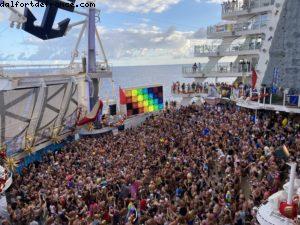 Classic Disco Tea Dance - Aquatheater Suite #8730 - Notre 75eme croisière Atlantis (Caraïbes) à bord de l'Oasis of the Seas