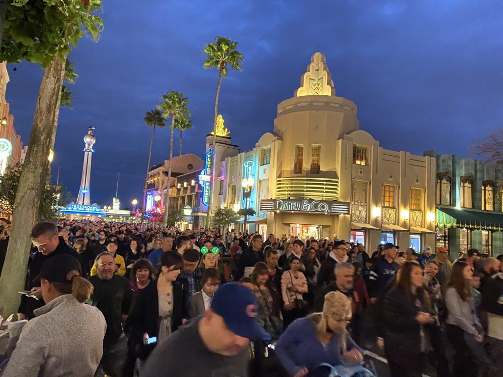 On attend 7:00 précises pour pouvoir réserver Rise of the resistance- Hollywood Studios - Walt Disney World