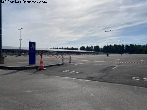 Couverture du parking avec des panneaux solaires - Réouverture après 3eme confinement - Disneyland Paris, France