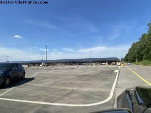 Couverture du parking avec des panneaux solaires - Réouverture après 3eme confinement - Disneyland Paris, France