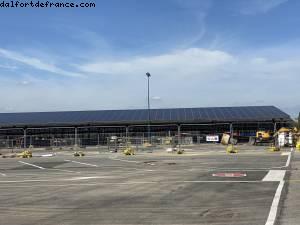 Couverture du parking avec des panneaux solaires - Réouverture après 3eme confinement - Disneyland Paris, France