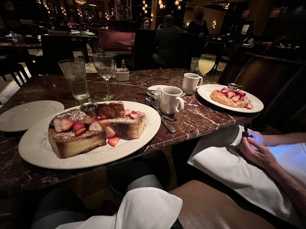 Petit déjeuner! - Grand Lux Café - Palazzo hotel - Las Vegas, Nevada