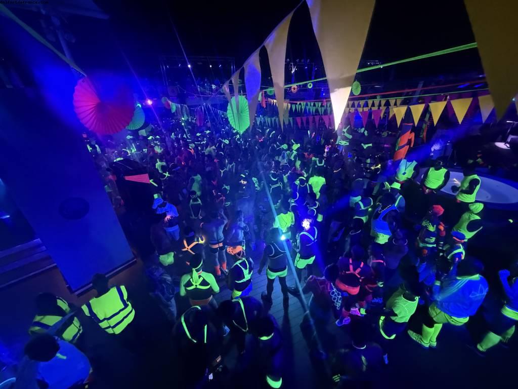 Fluo - La Demence Cruise - Celebrity Infinity
